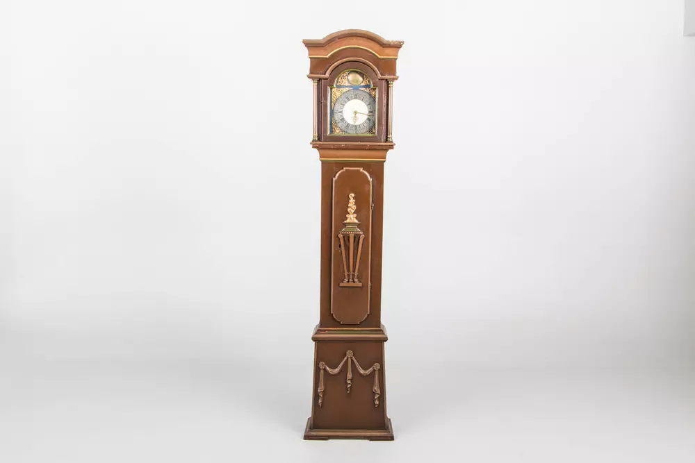 How to Move a Grandfather Clock - Moving a Grandfather Clock 1 How to Move a Grandfather Clock